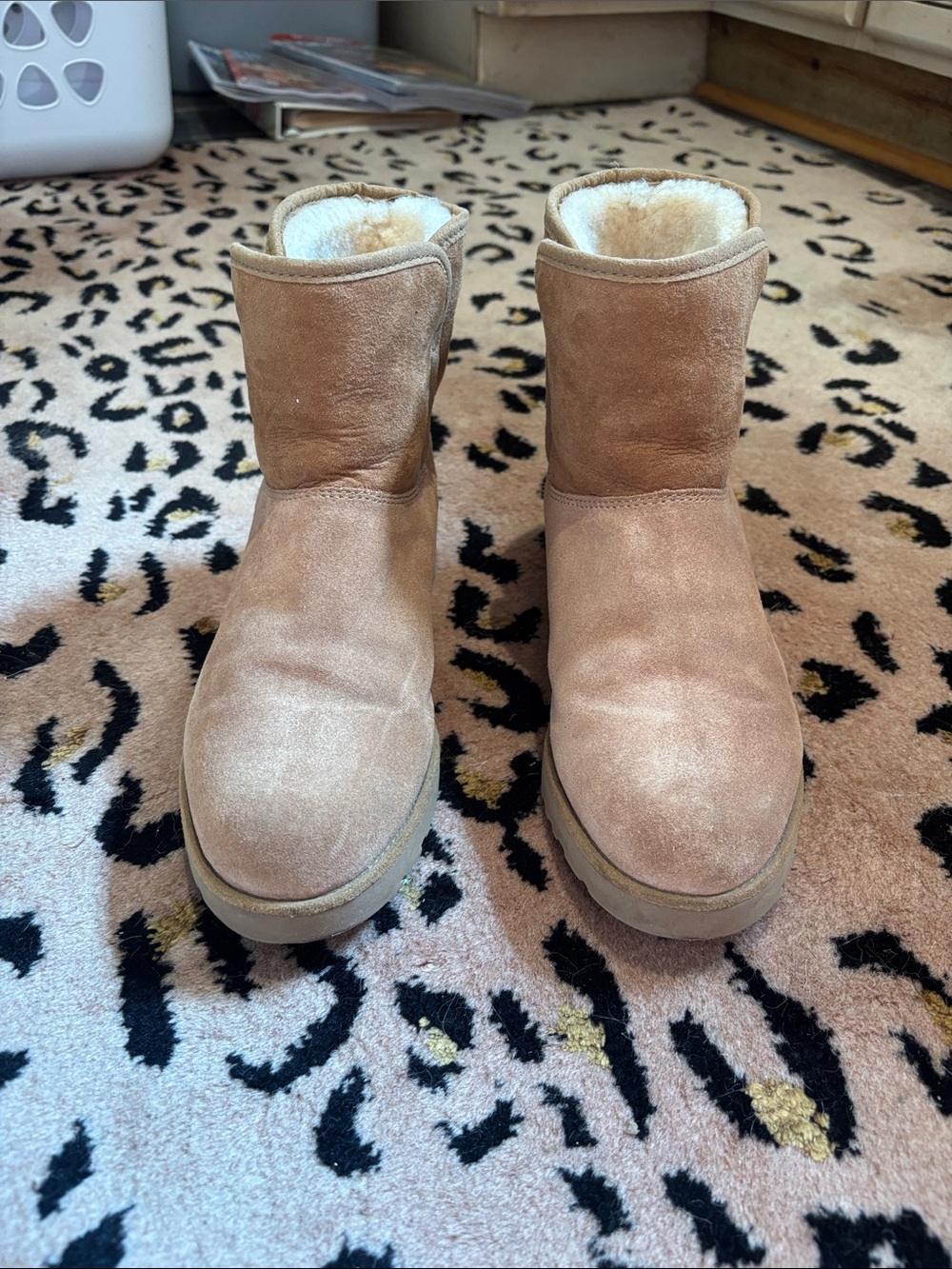 UGG Women's Short Suede Winter Boots - Chestnut